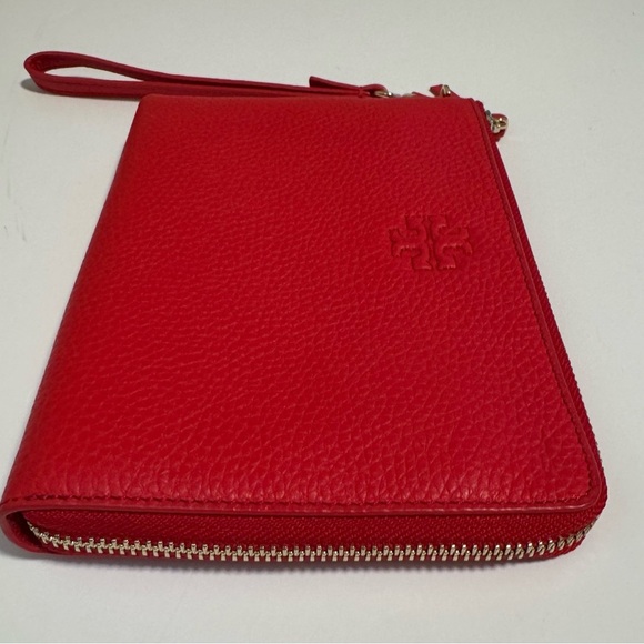 Tory Burch Women's deep red  Large Pebbled zip around clutch/wallet - Picture 3 of 9